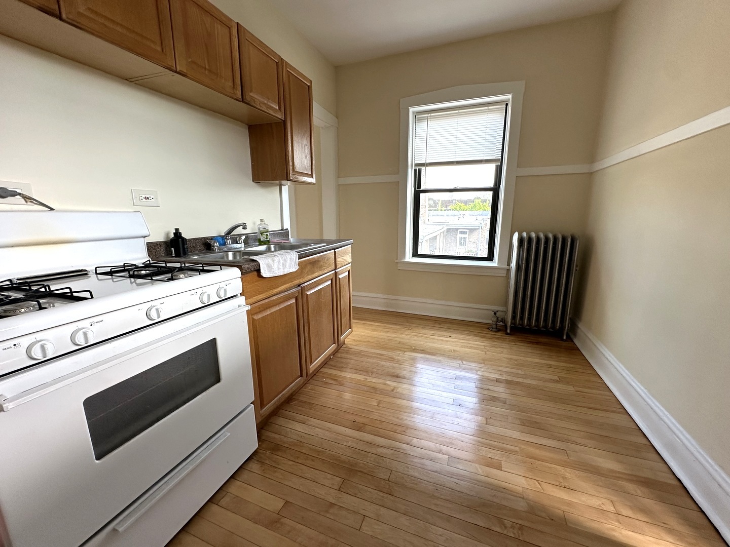4614 N Sacramento Avenue Unit: 3