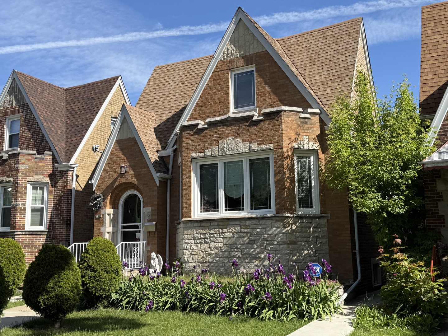 5946 W CORNELIA Avenue