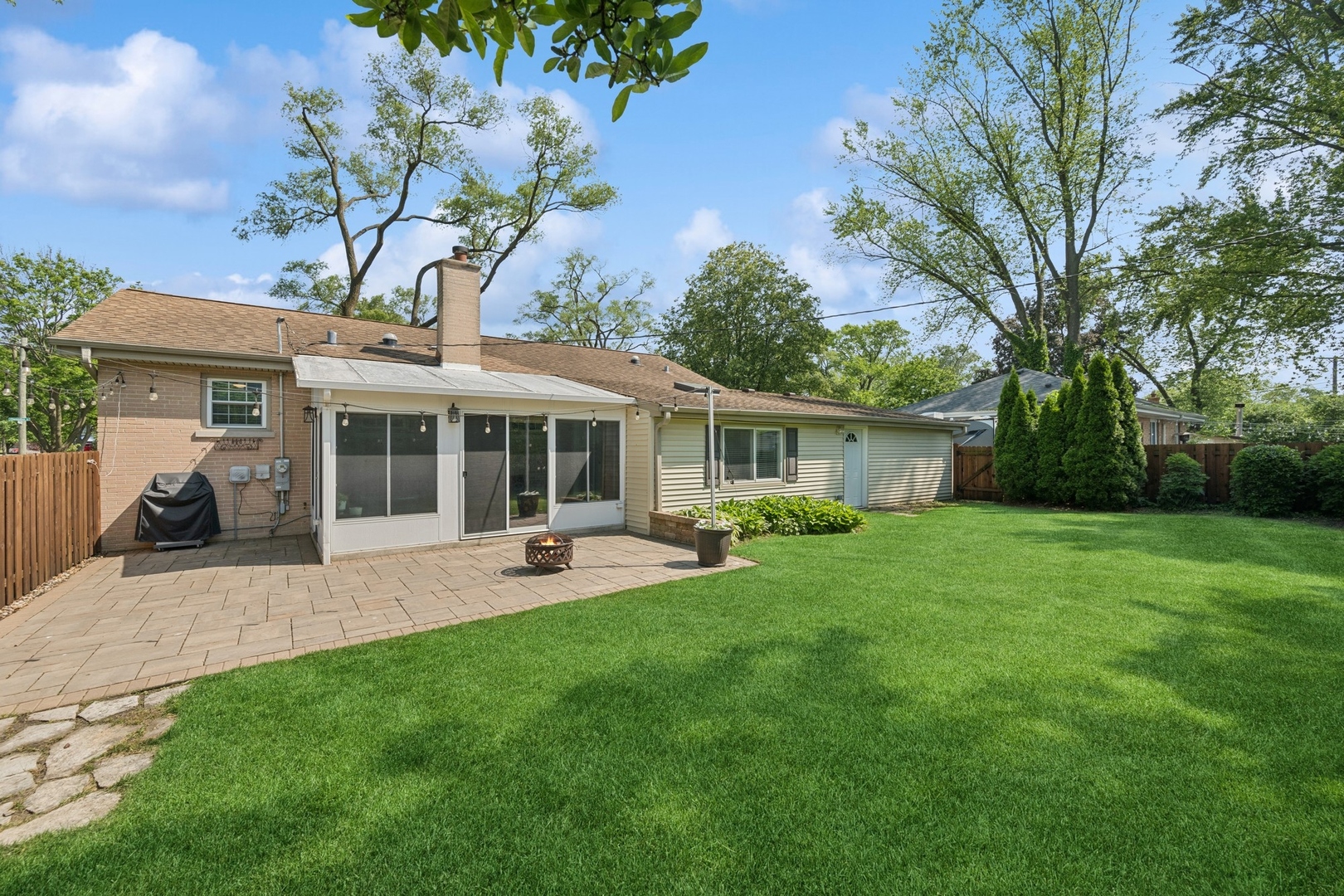 661 E Clarendon Court