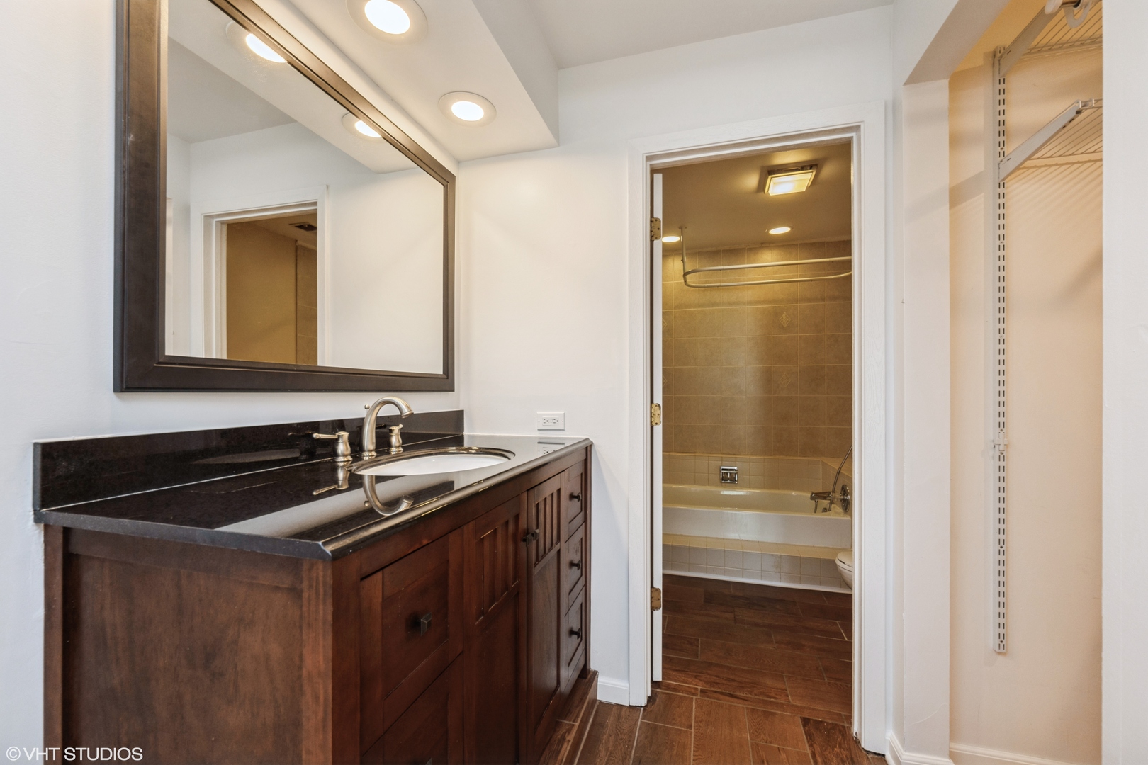 1724 W QUAIL Court Unit: 5