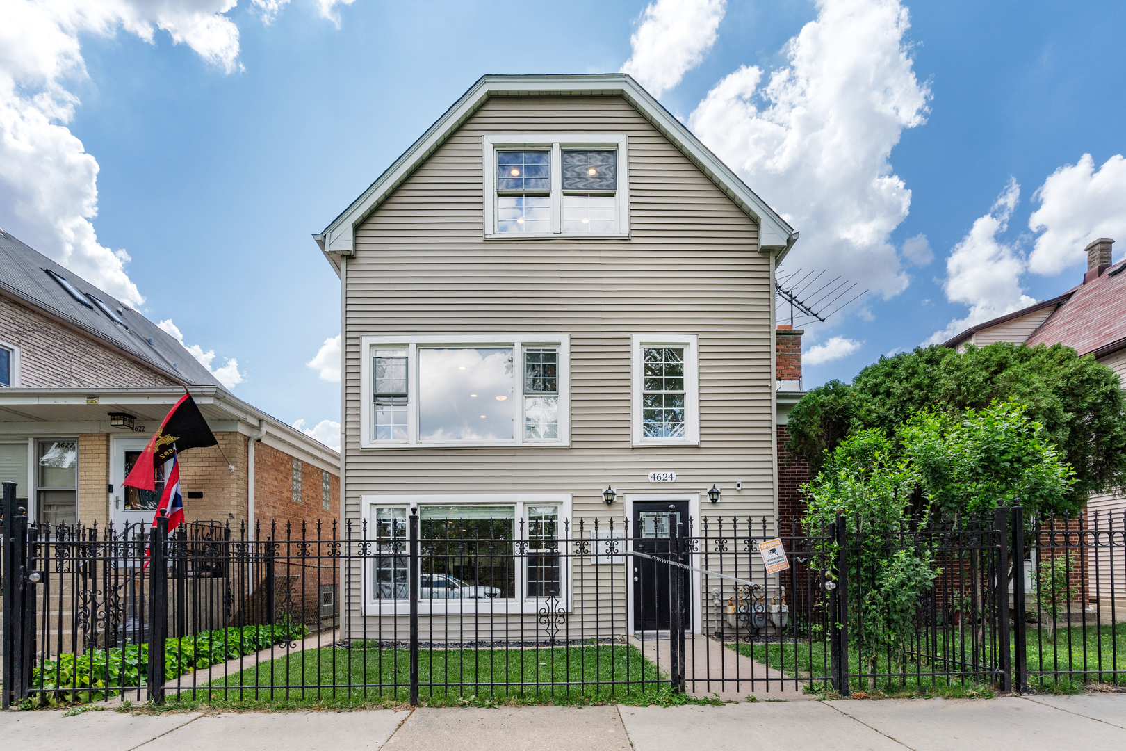 4624 N Springfield Avenue