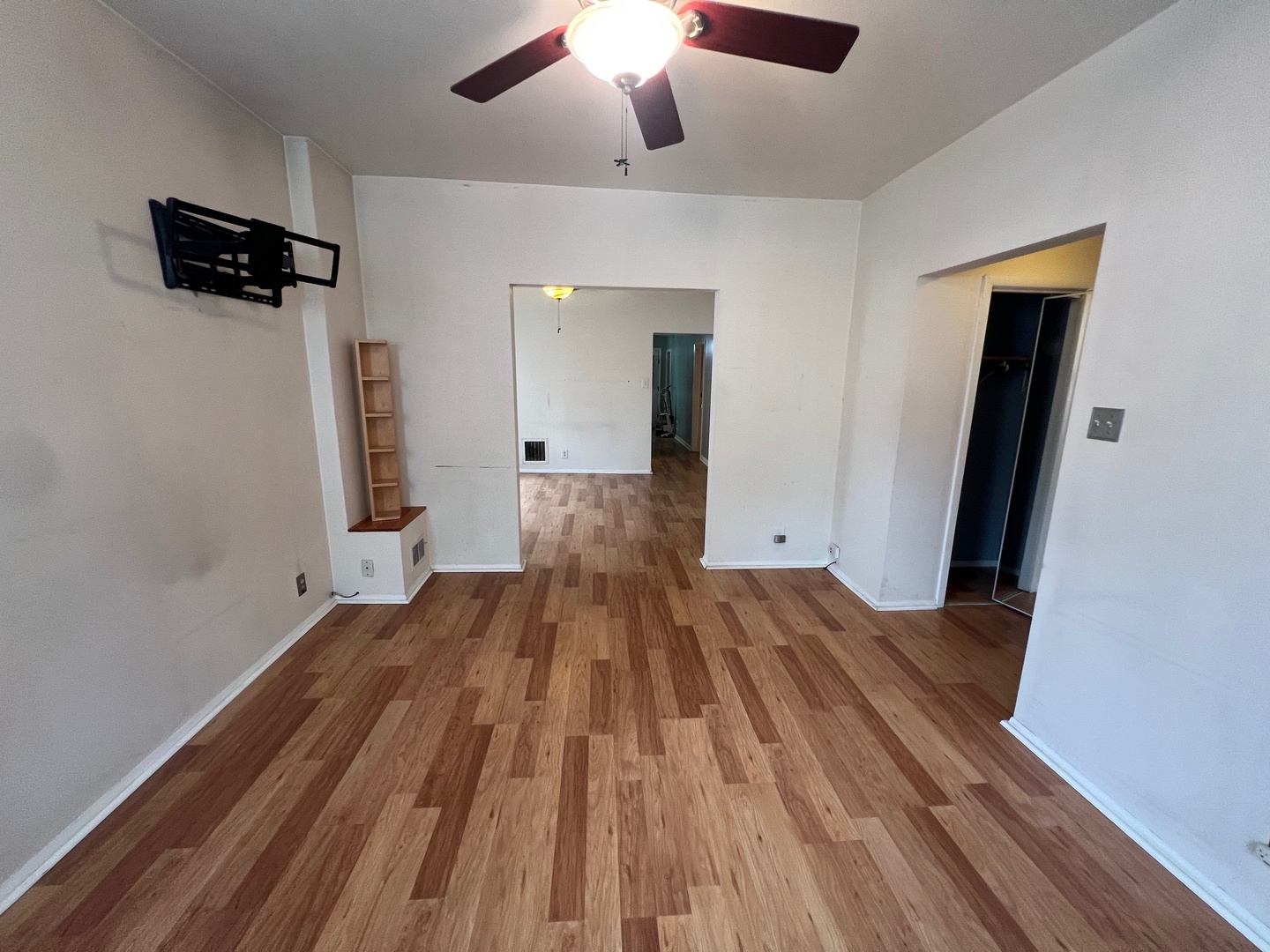 2515 W Argyle Avenue Unit: 1