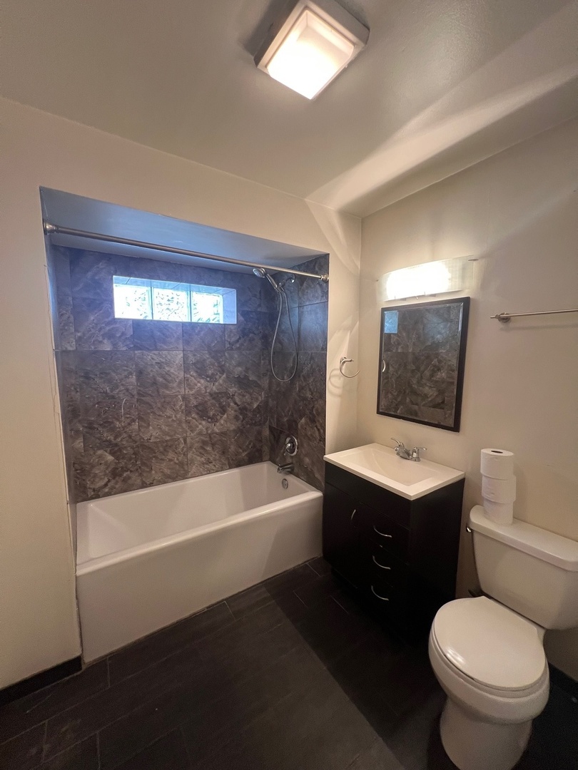2515 W Argyle Avenue Unit: 1