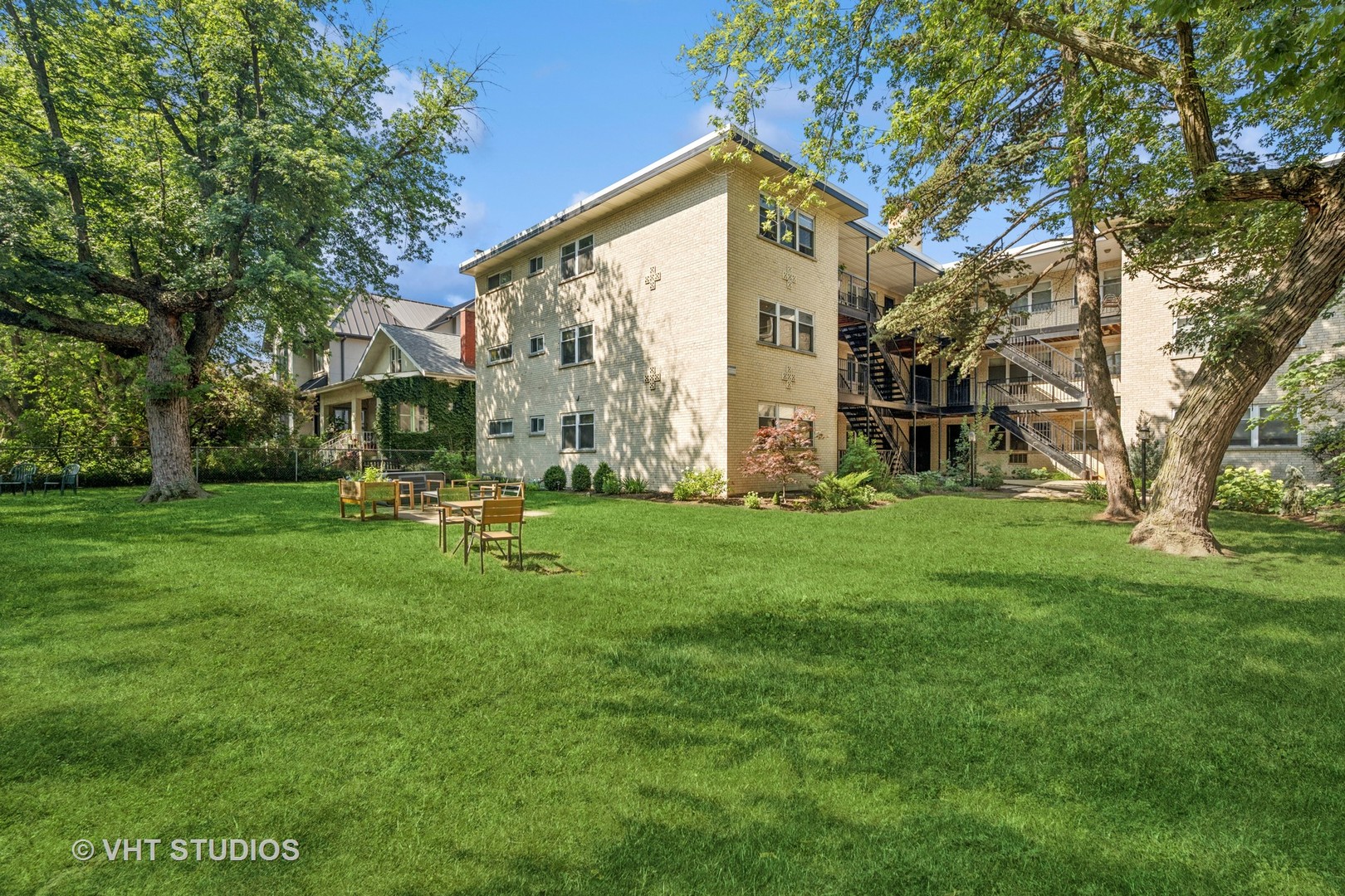 4258 N GREENVIEW Avenue Unit: 3B