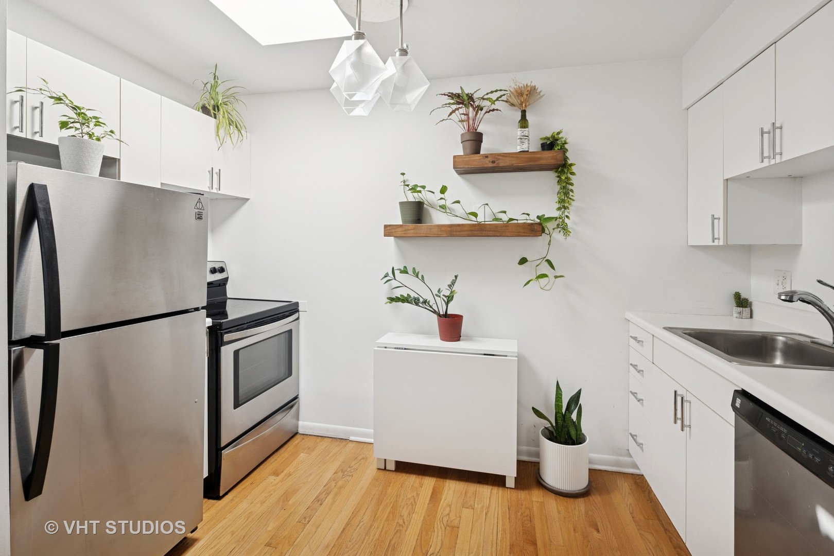 4258 N GREENVIEW Avenue Unit: 3B