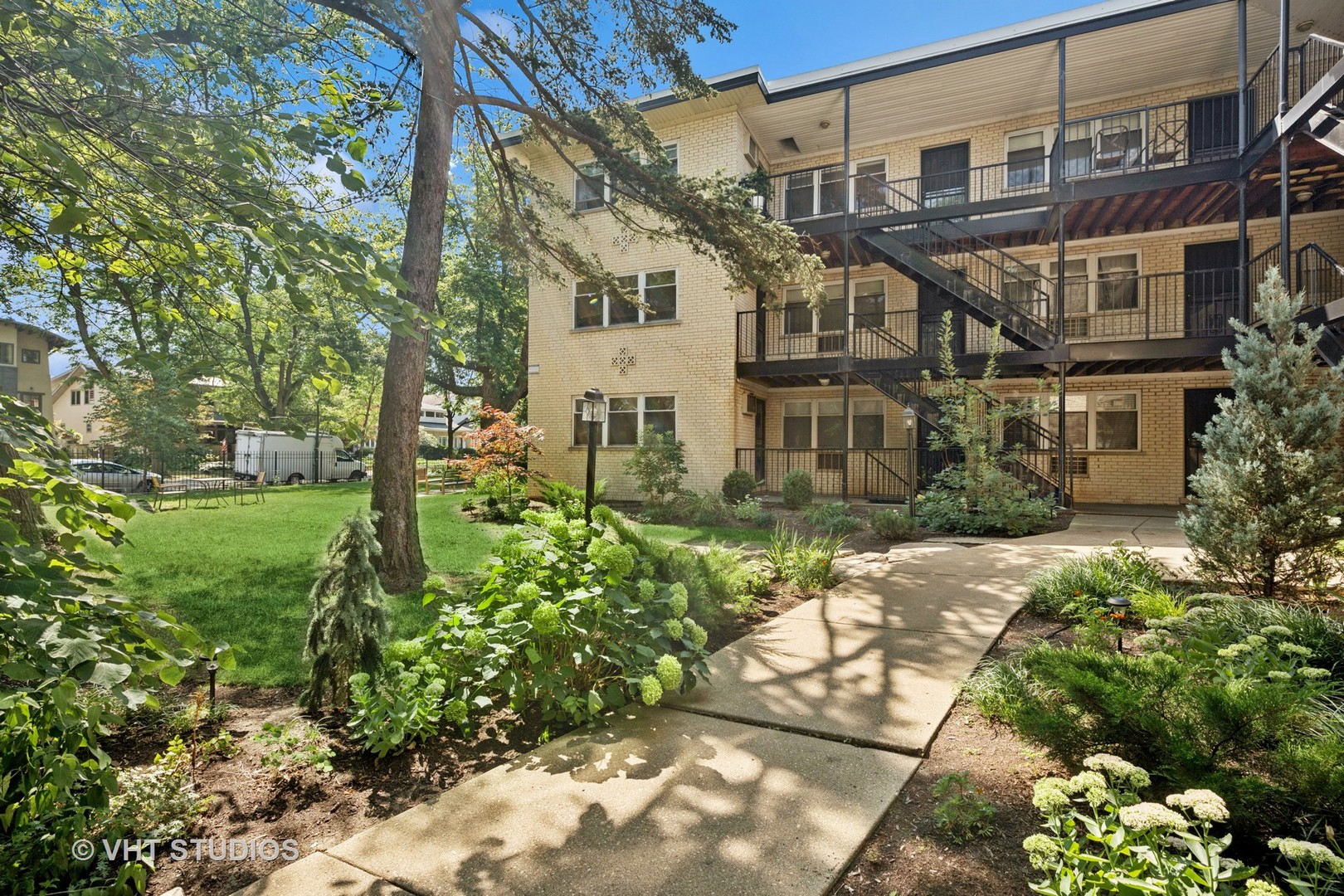 4258 N GREENVIEW Avenue Unit: 3B