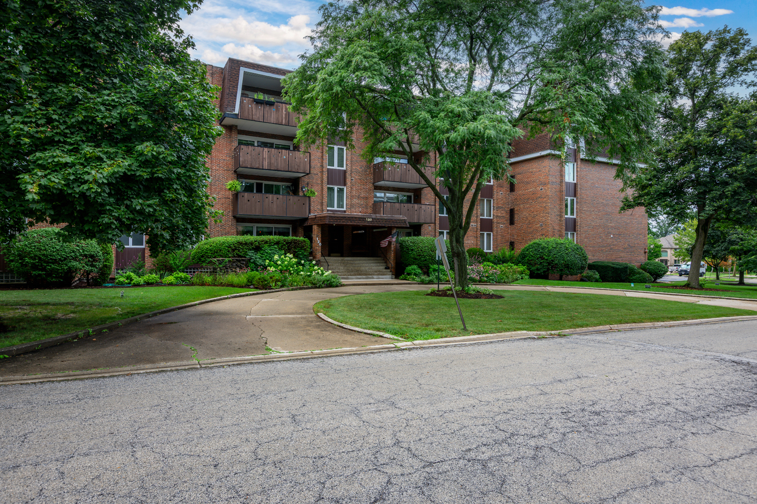 120 S Spruce Avenue Unit: 406
