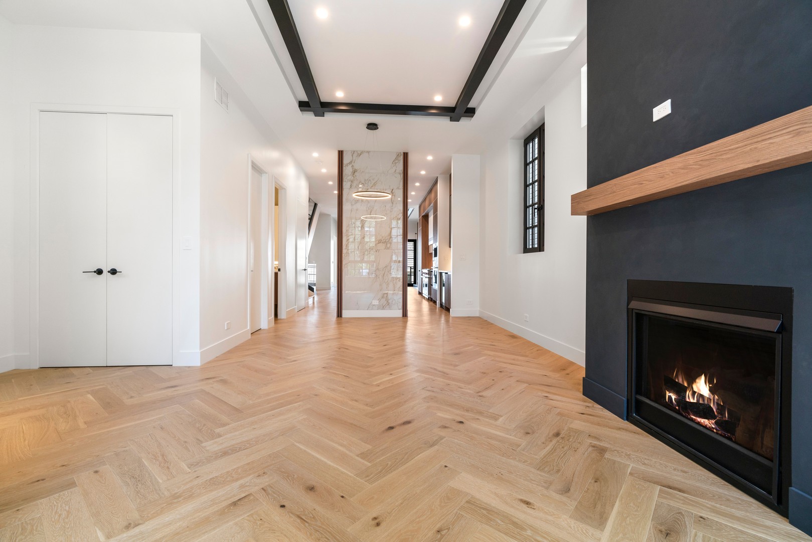 1342 W Wellington Avenue