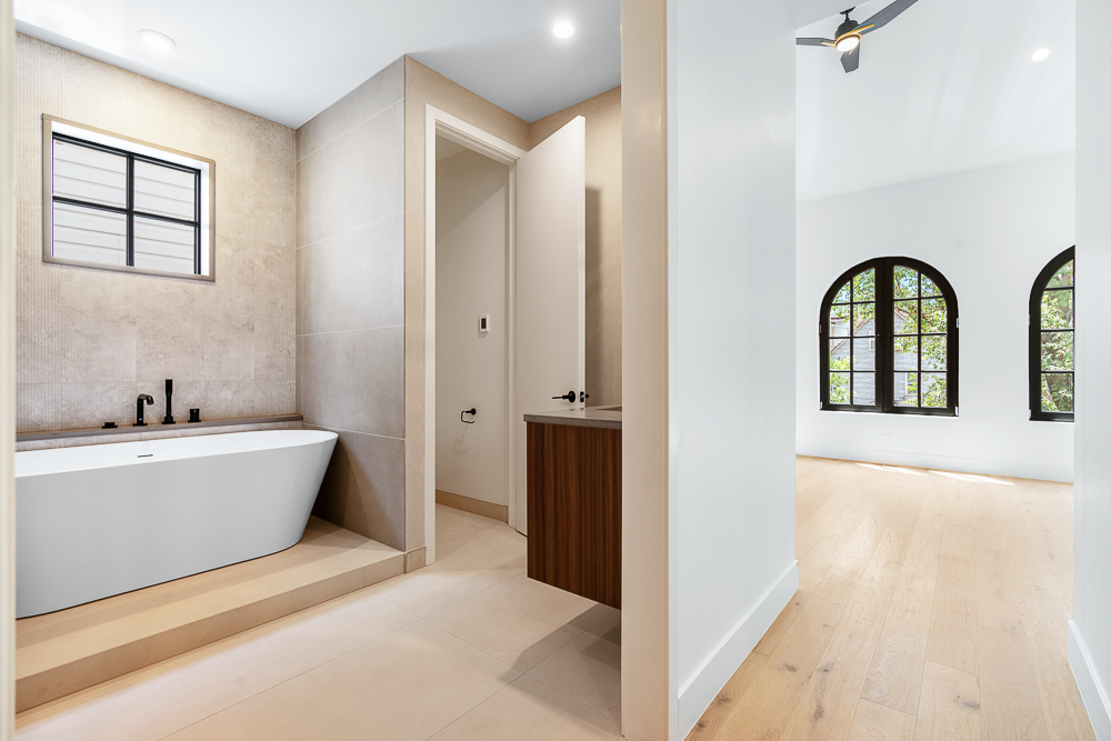 1342 W Wellington Avenue