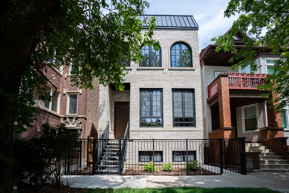 1342 W Wellington Avenue