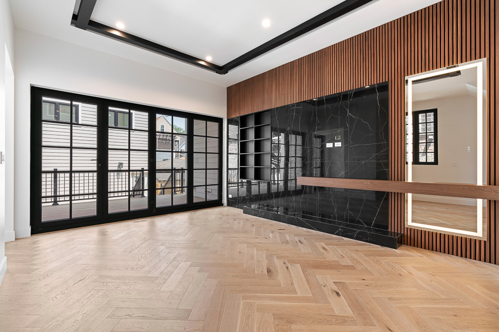 1342 W Wellington Avenue