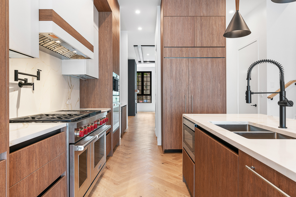 1342 W Wellington Avenue