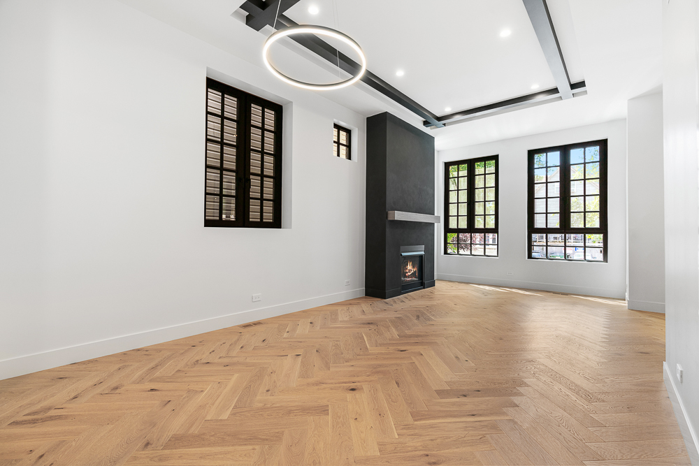 1342 W Wellington Avenue