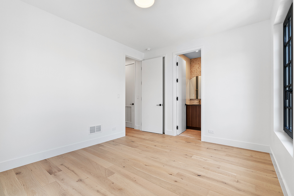 1342 W Wellington Avenue