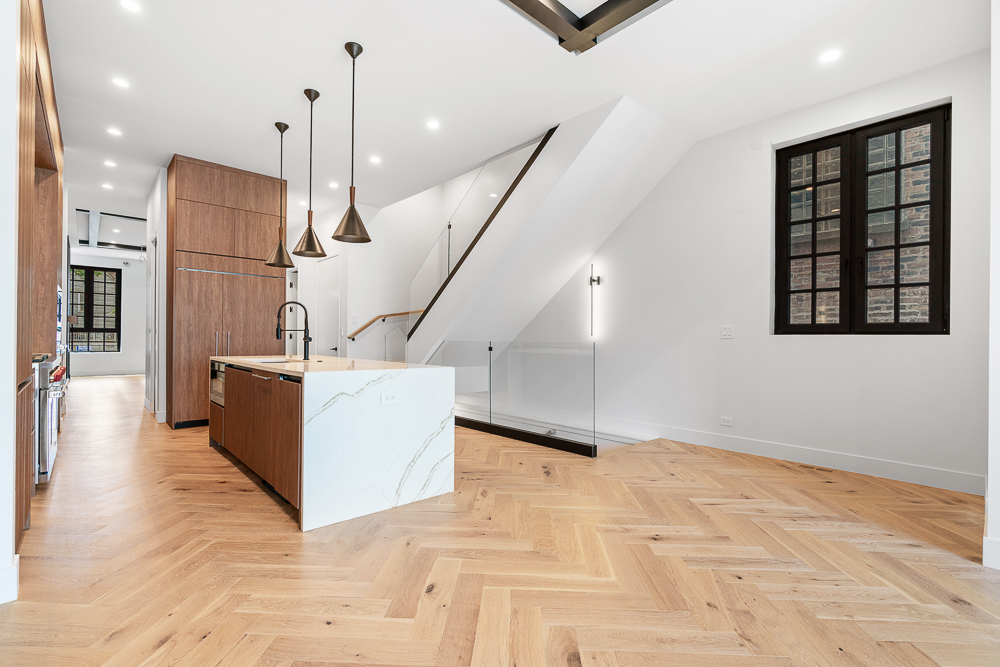 1342 W Wellington Avenue