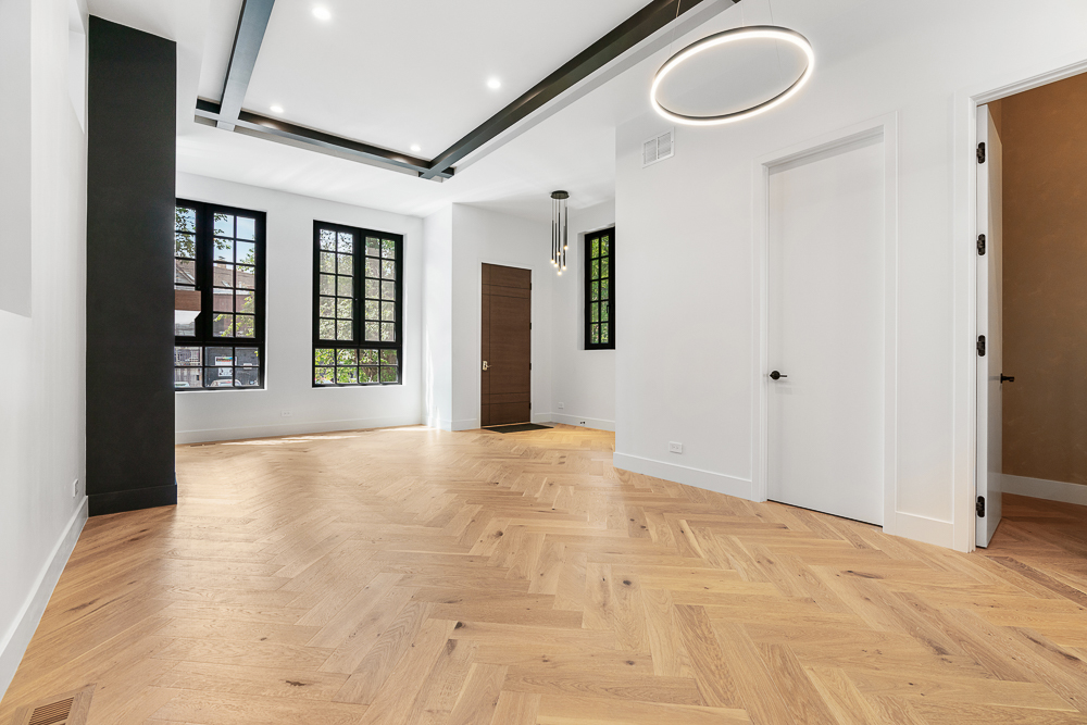 1342 W Wellington Avenue