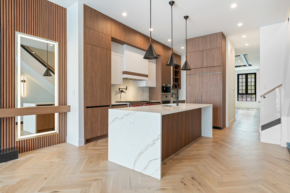 1342 W Wellington Avenue