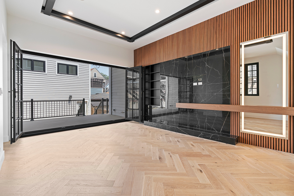 1342 W Wellington Avenue