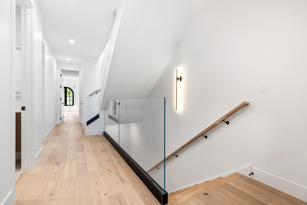 1342 W Wellington Avenue