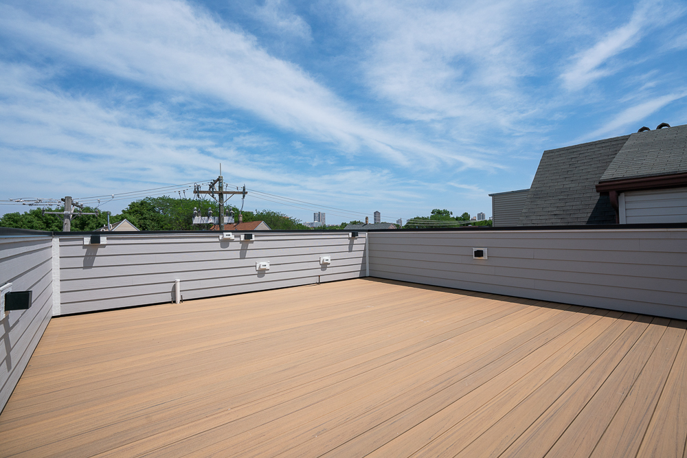 1342 W Wellington Avenue