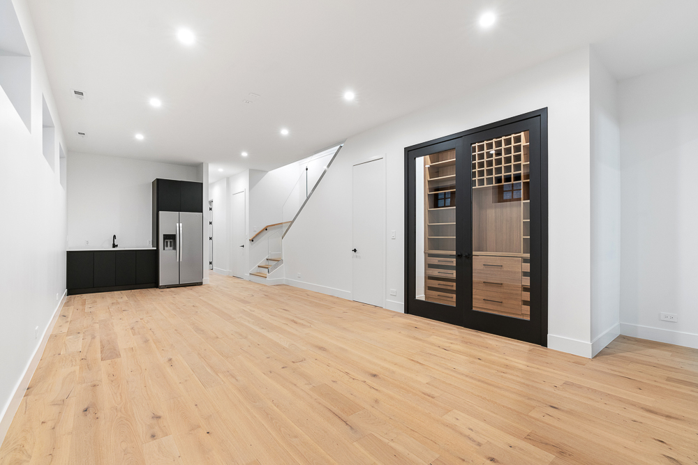 1342 W Wellington Avenue