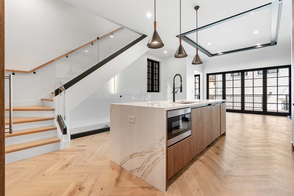 1342 W Wellington Avenue