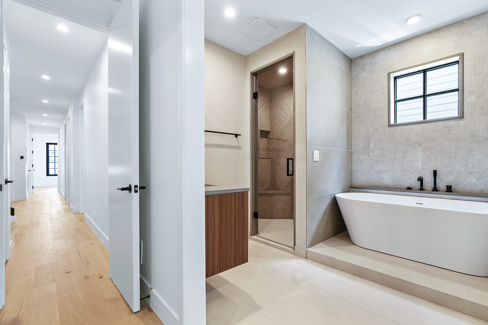 1342 W Wellington Avenue