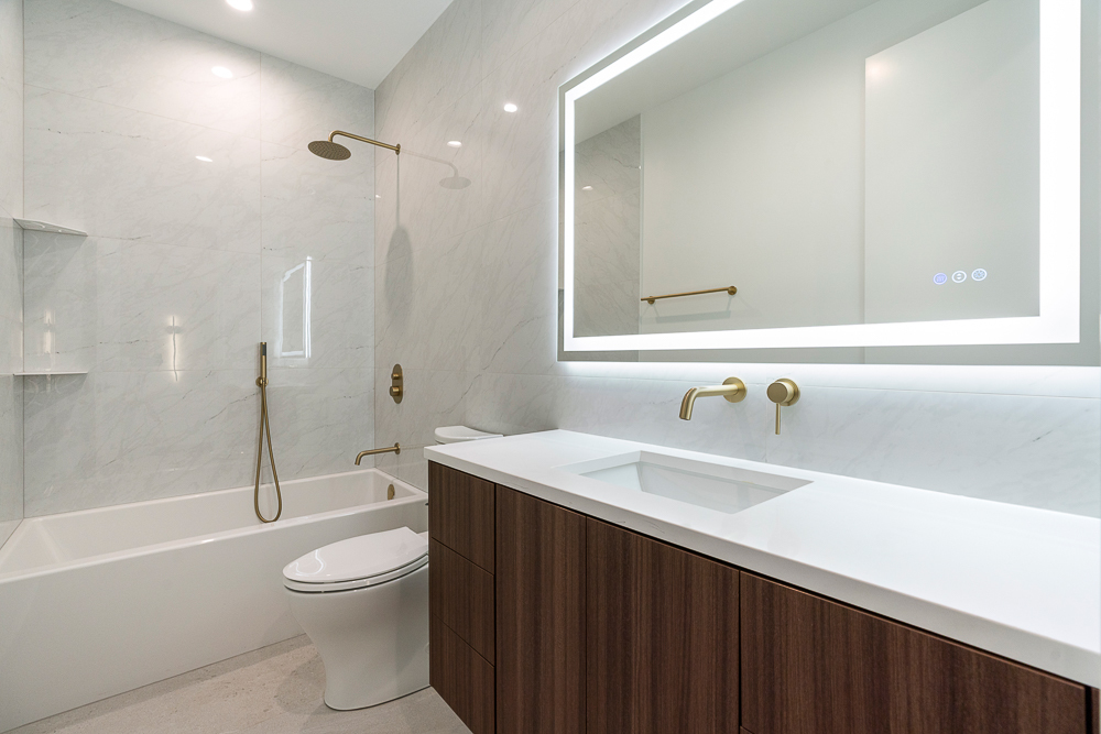 1342 W Wellington Avenue