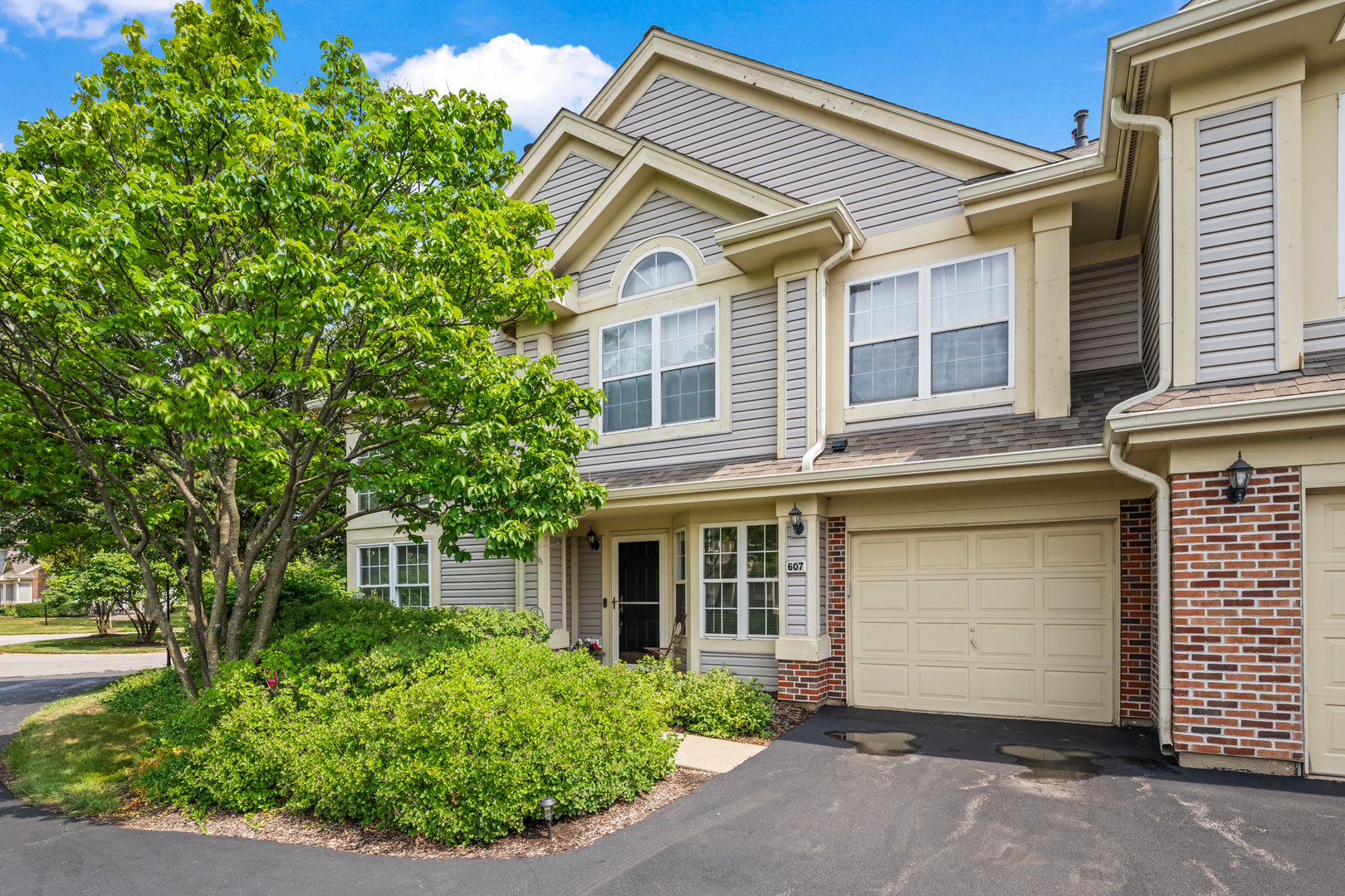 607 Stone Brook Court Unit: 47-1