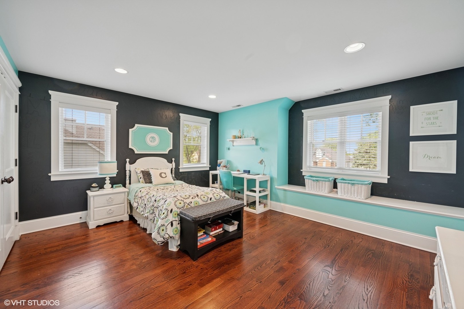 1605 N Chicago Avenue