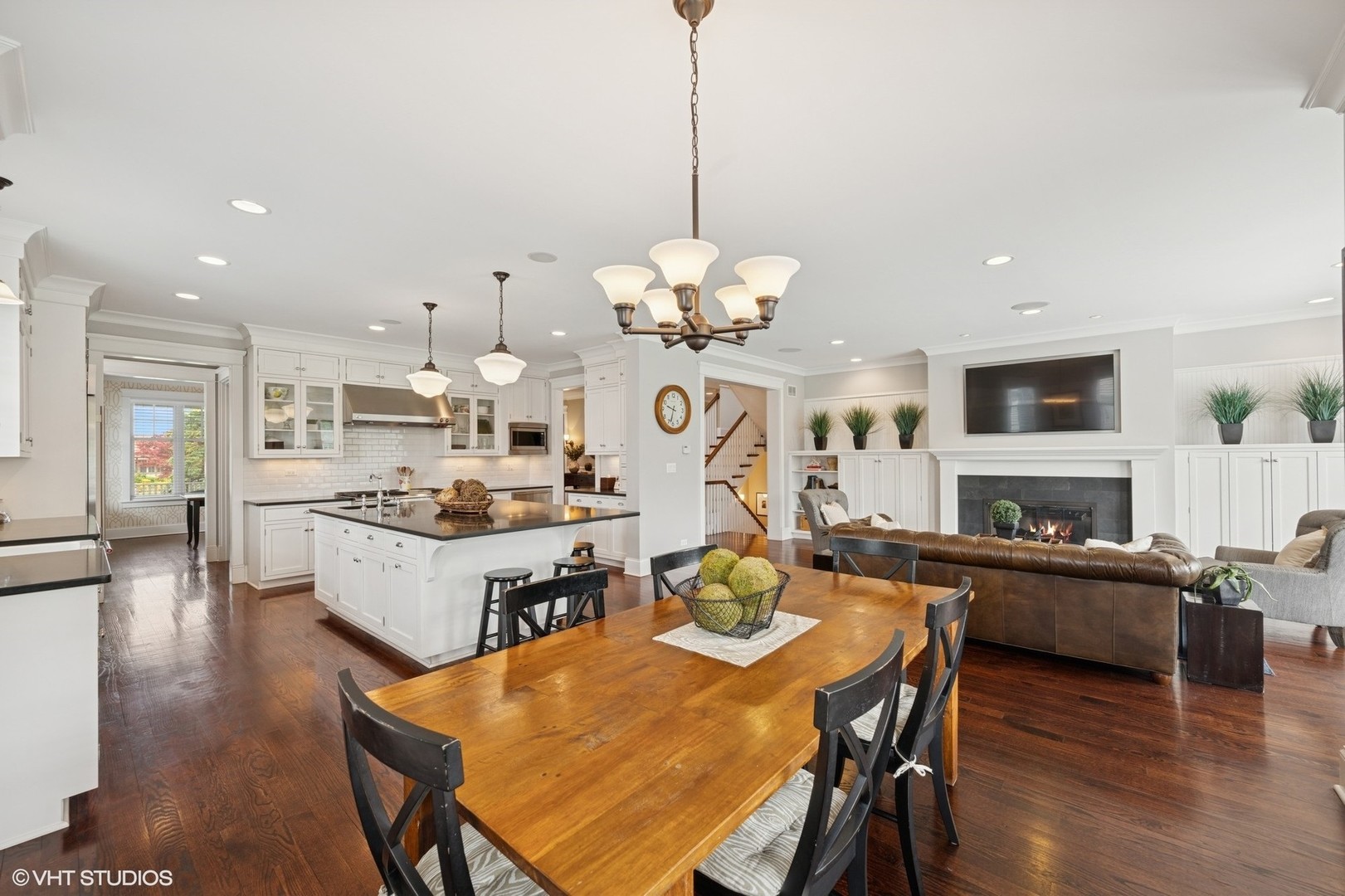 1605 N Chicago Avenue