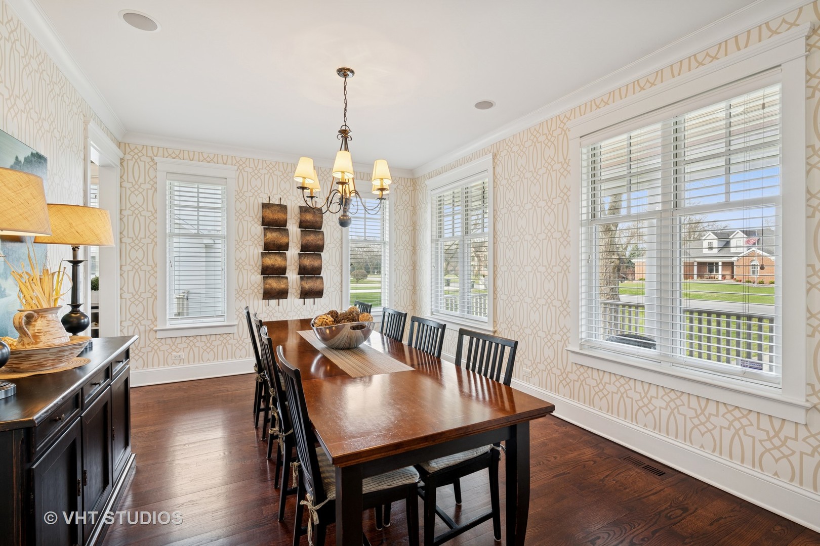 1605 N Chicago Avenue