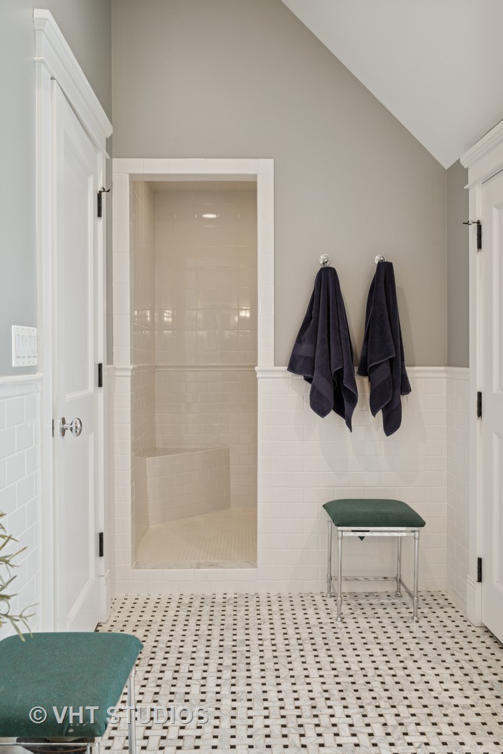 1605 N Chicago Avenue