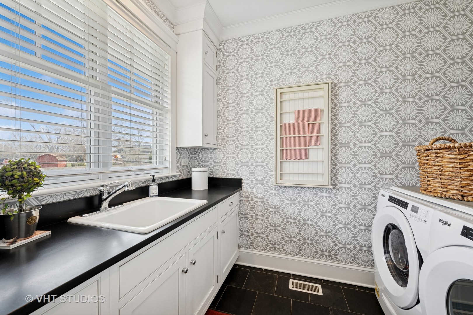 1605 N Chicago Avenue