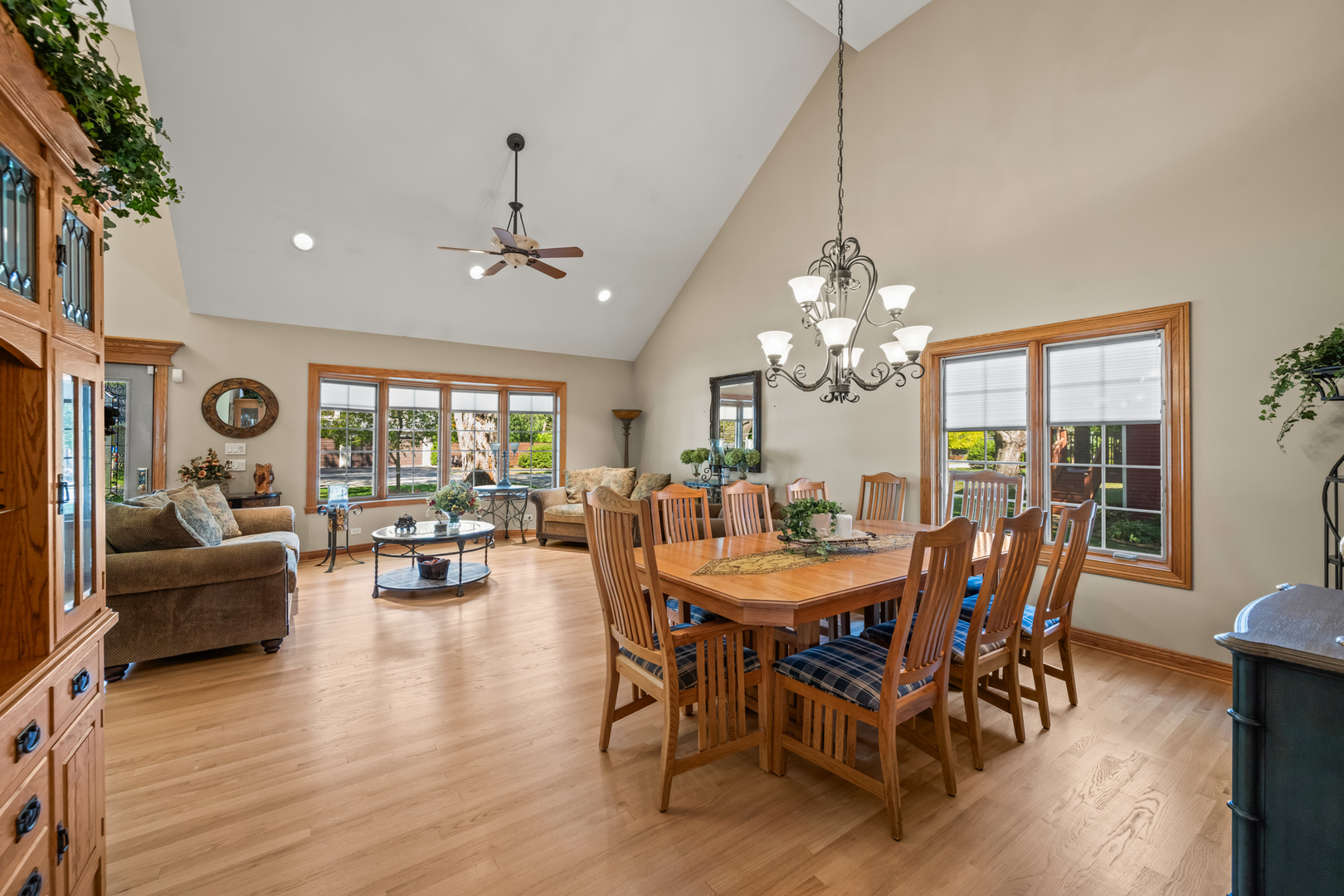 429 W KENILWORTH Avenue