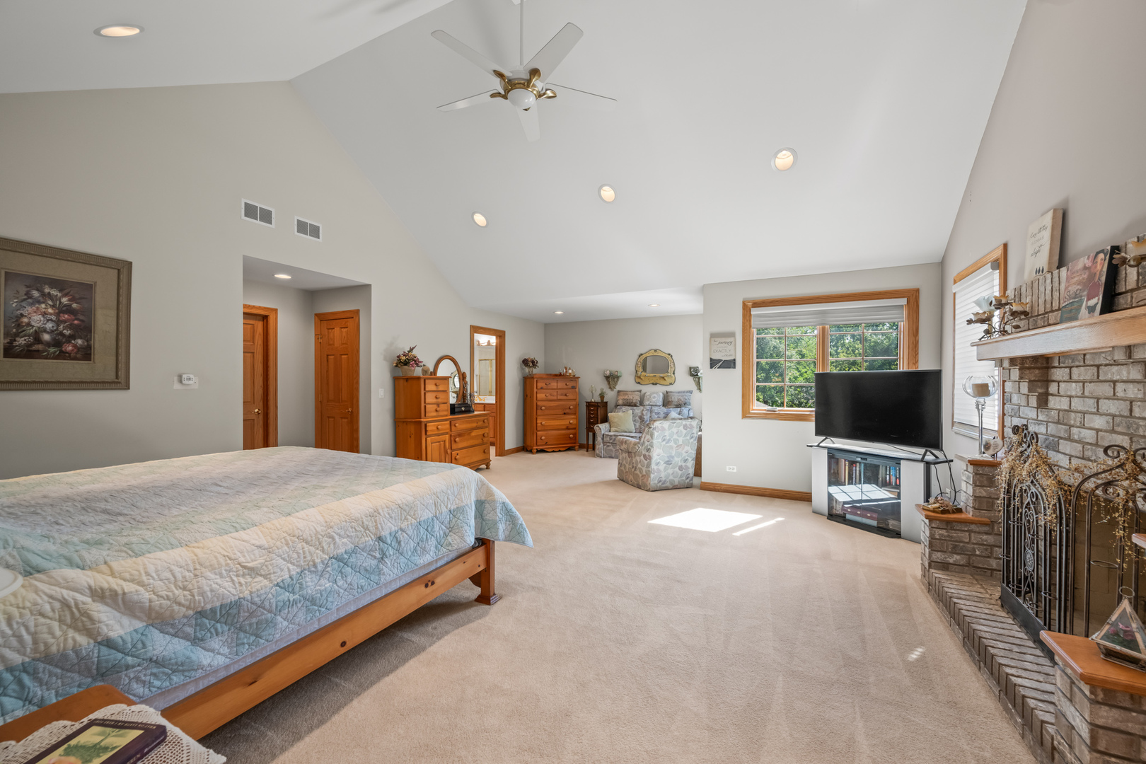 429 W KENILWORTH Avenue