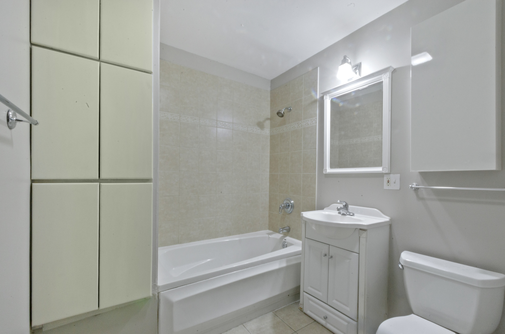 3908 W Ainslie Street Unit: G