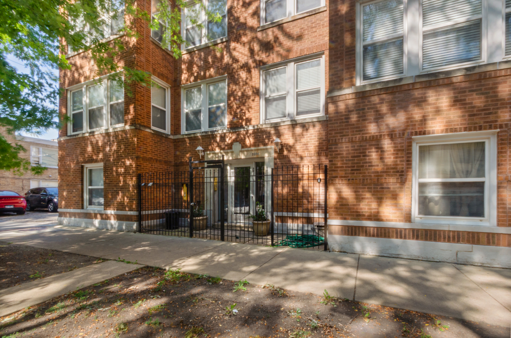 3908 W Ainslie Street Unit: G