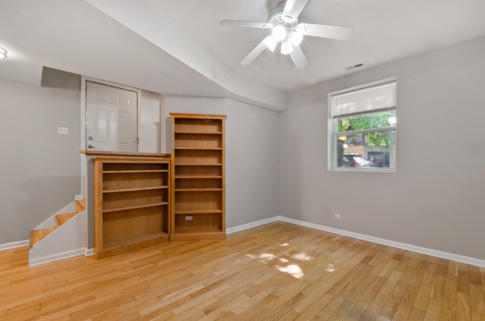 3908 W Ainslie Street Unit: G
