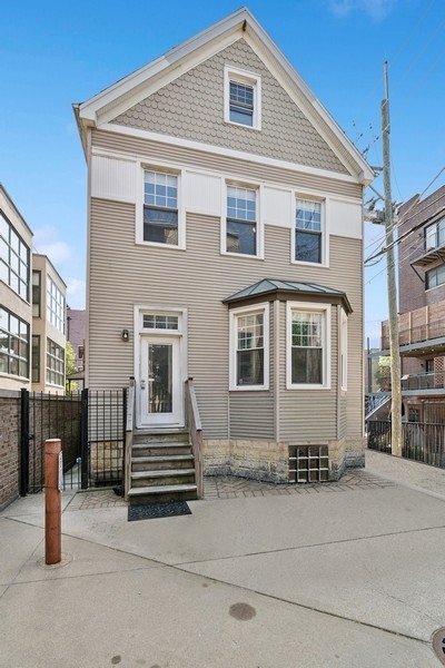 3219 N Halsted Street