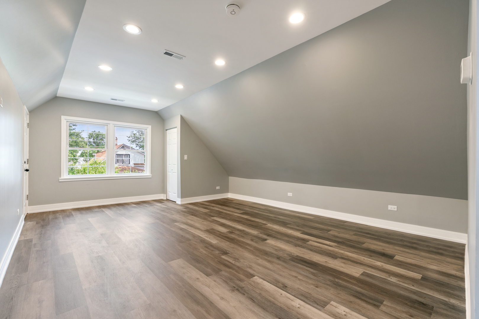 4624 N Springfield Avenue