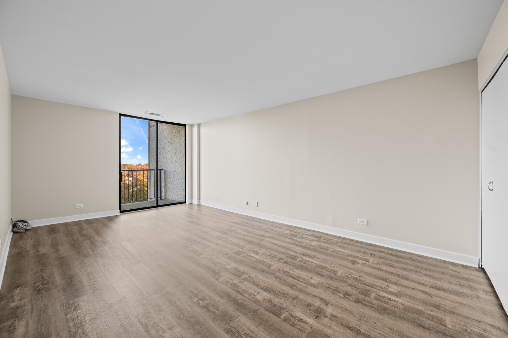 190 S Wood Dale Road Unit: 704