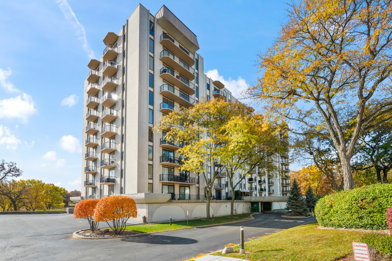 190 S Wood Dale Road Unit: 704