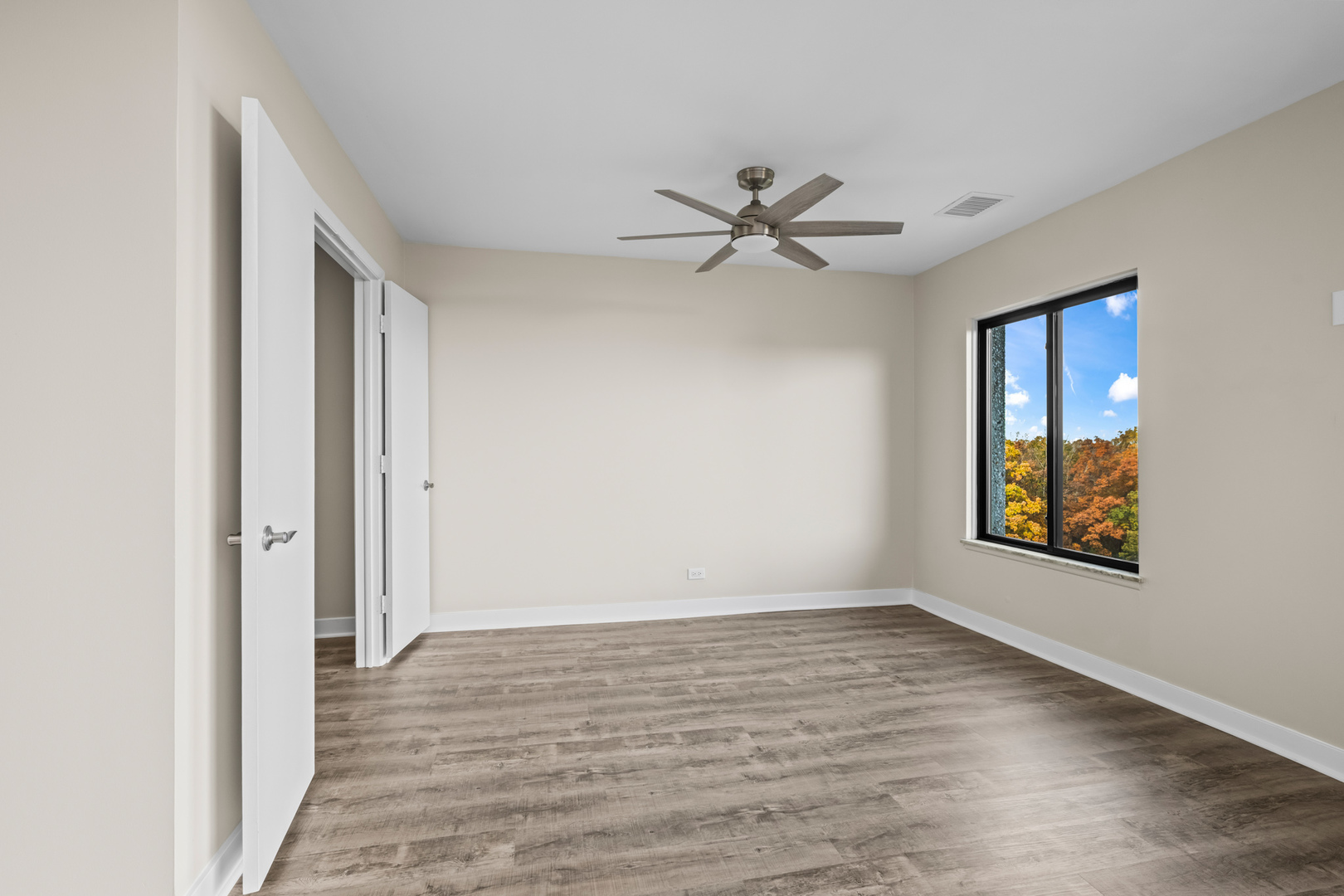 190 S Wood Dale Road Unit: 704