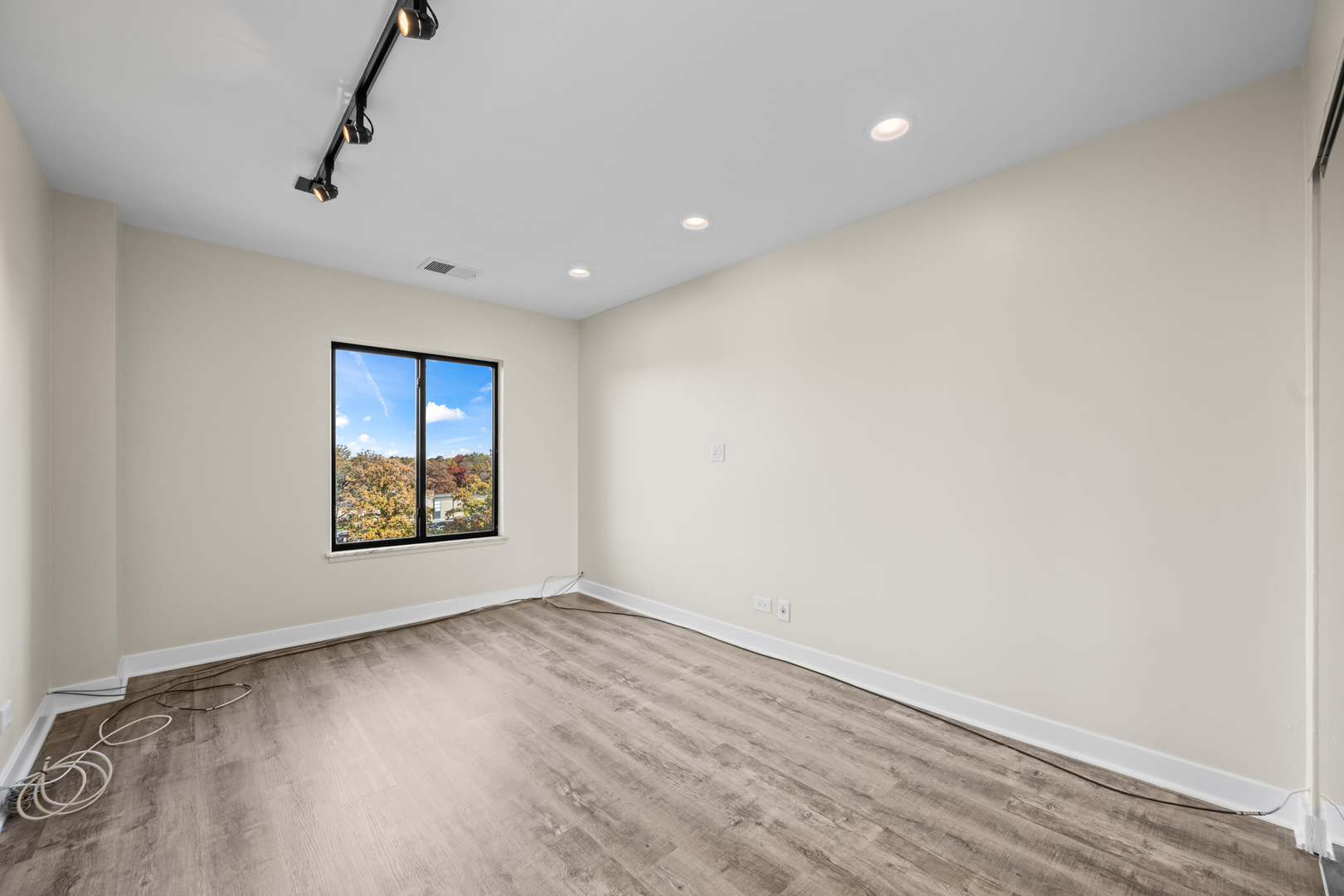 190 S Wood Dale Road Unit: 704