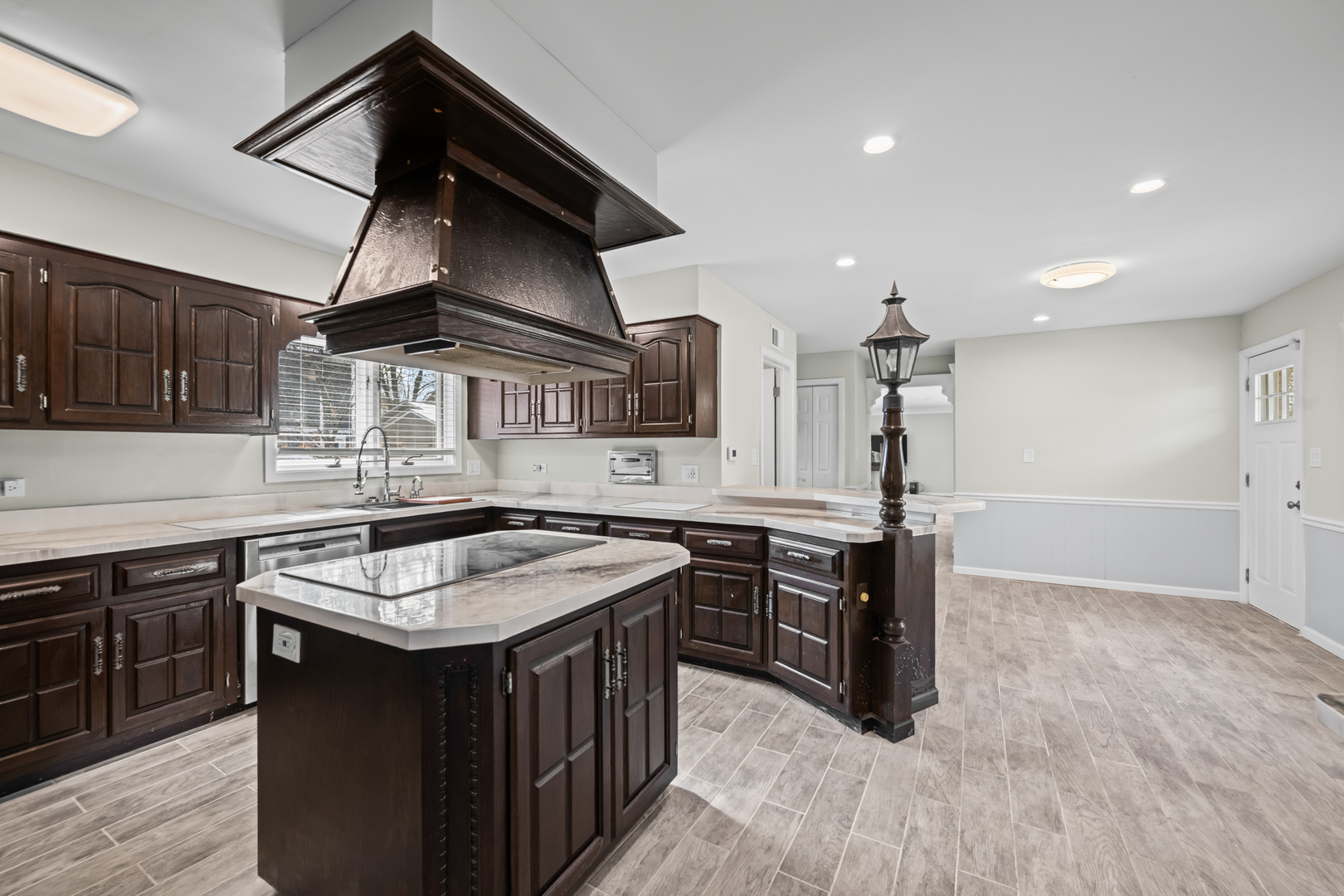 1130 N STRATFORD Road