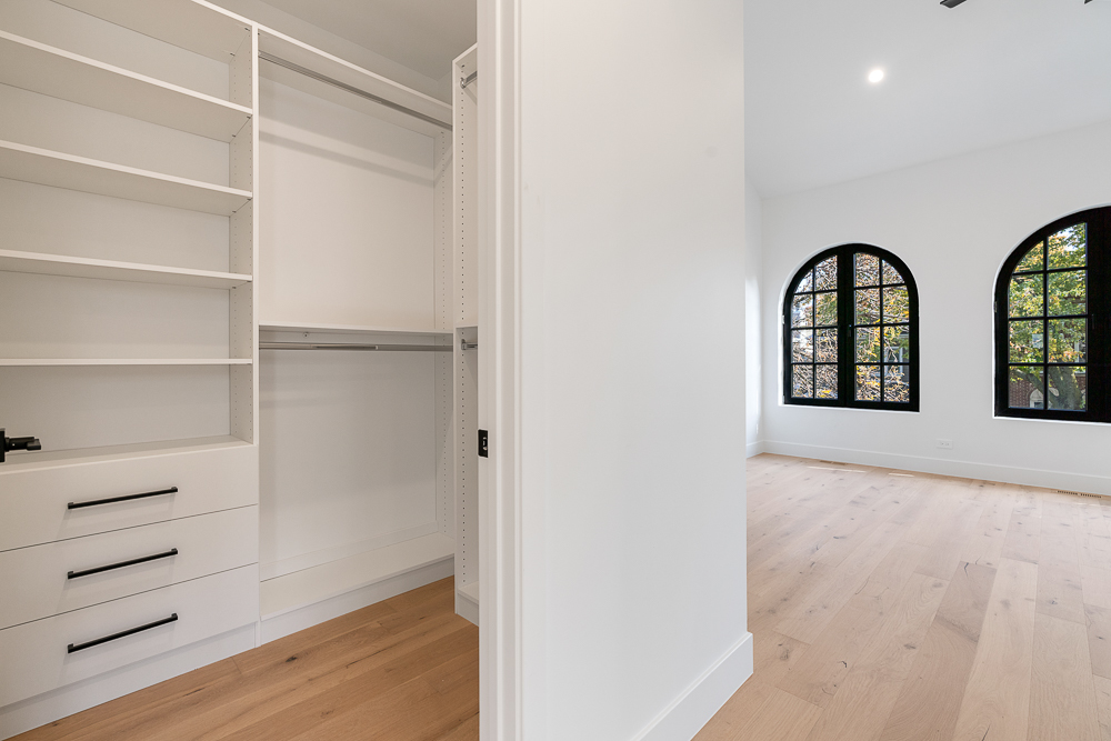 3446 N Oakley Avenue