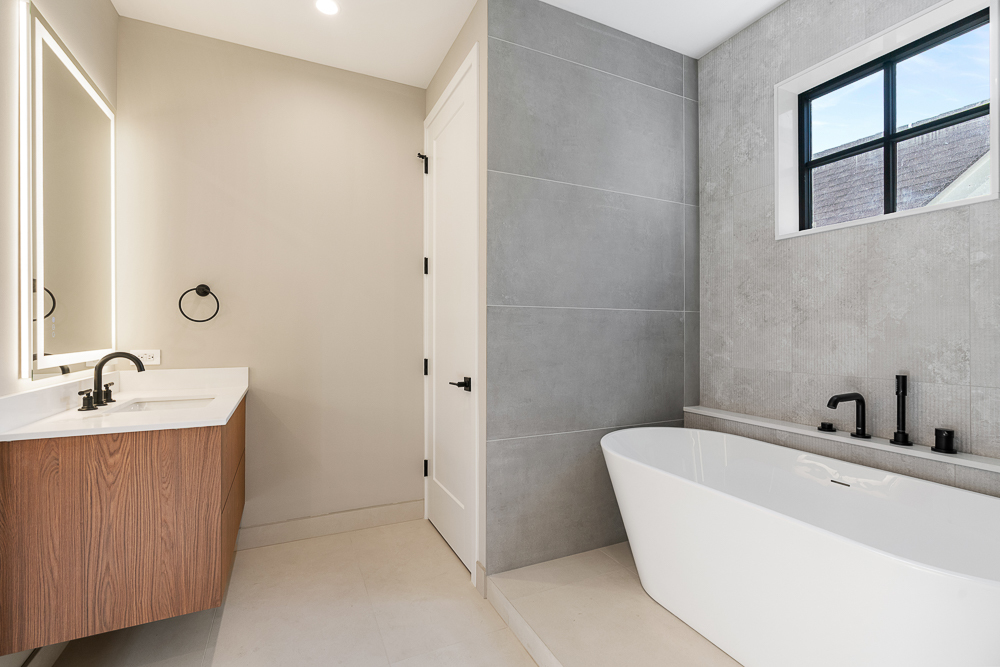 3446 N Oakley Avenue