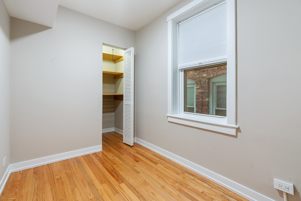 2432 W Carmen Avenue Unit: 1