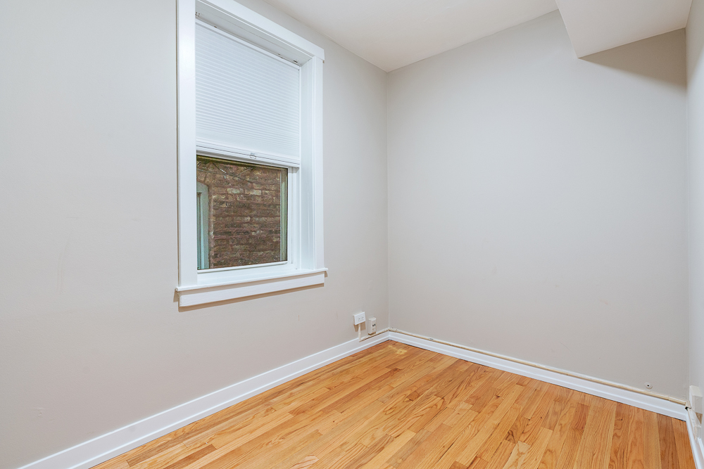 2432 W Carmen Avenue Unit: 1